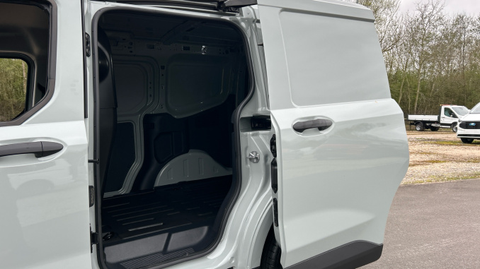 Ford Transit Courier Diesel 1.5 EcoBlue Trend Van - Image 5